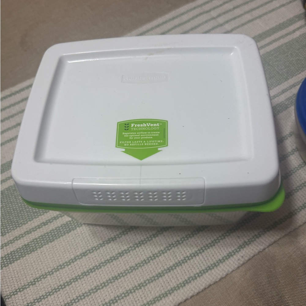 Assorted Food Storage Containers - Picture 8 of 13